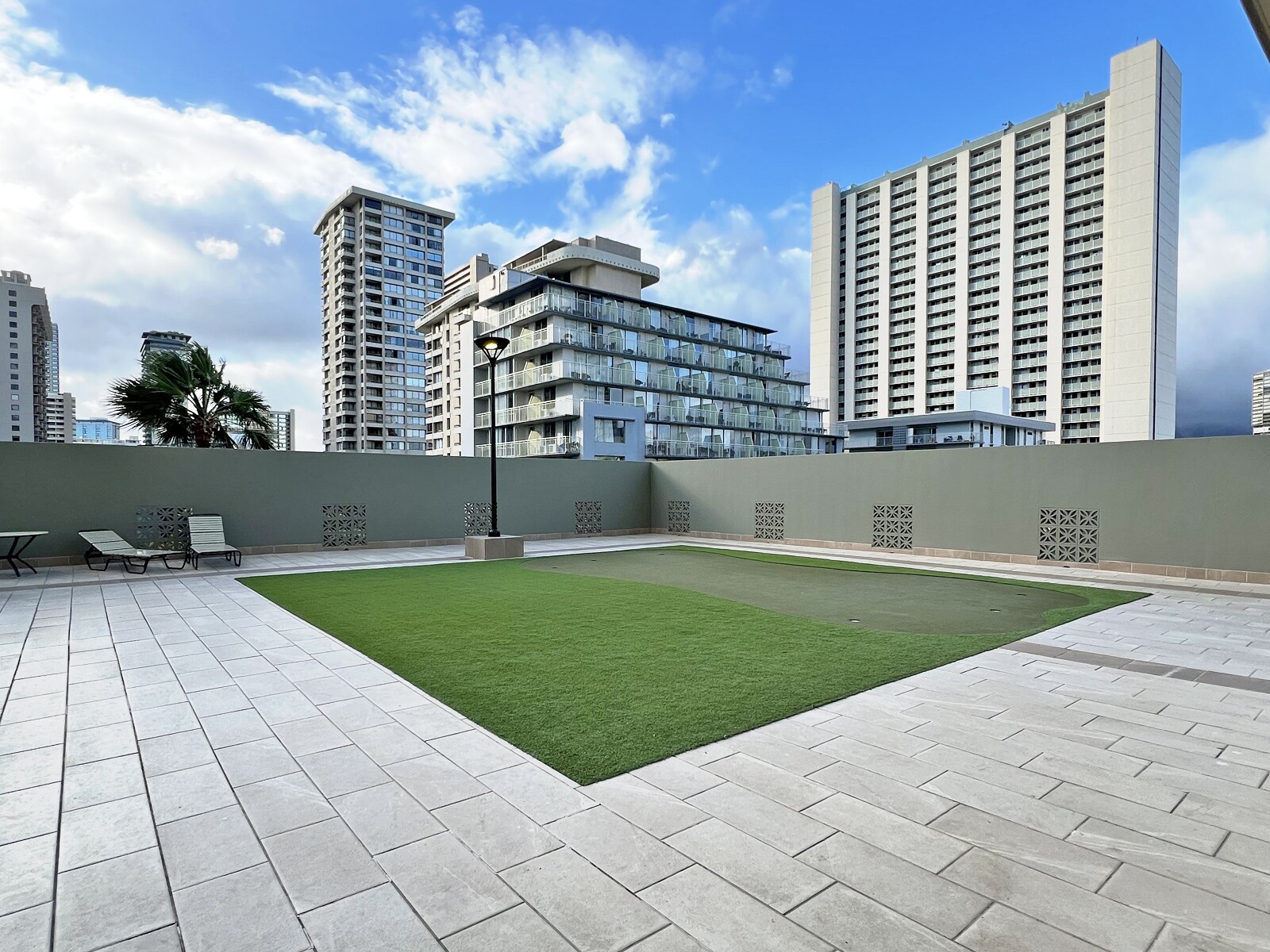 Building Photo - 2240 Kuhio Ave