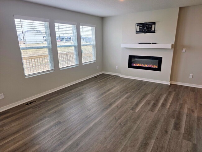 Building Photo - 655 NW Williamsburg Ln