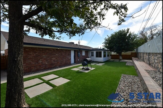 Building Photo - 3217 Wedgewood Dr