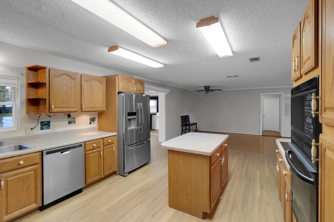 Building Photo - 300 Wildwood St