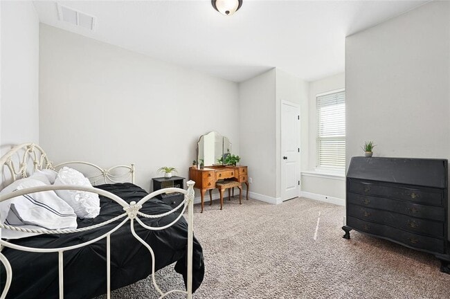 Building Photo - 117 White Steppe Way