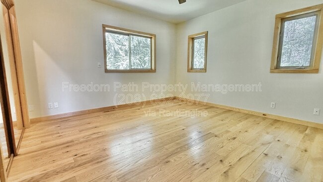 Building Photo - 166 Wildwood Ln