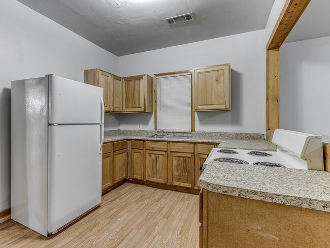 Building Photo - 1320 S Jensen Ave