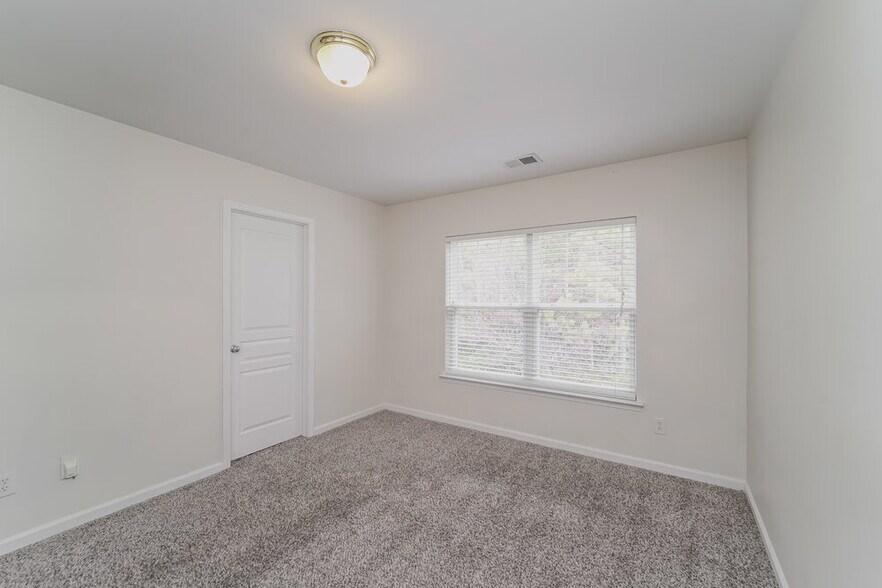 Building Photo - 10142 Old Carolina Dr
