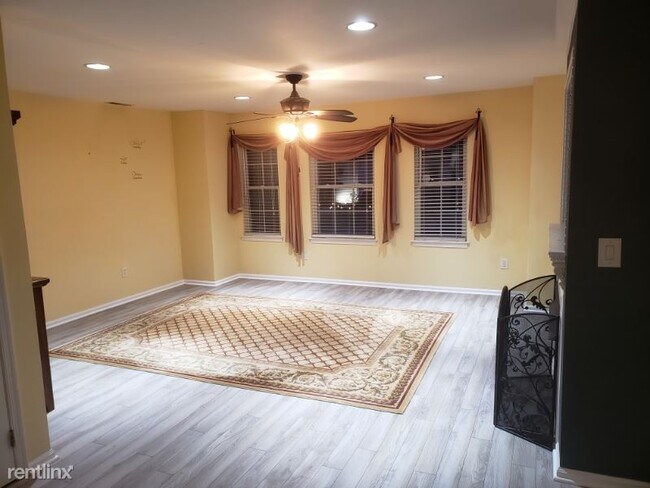Building Photo - 3 br, 3 bath Townhome - 21 Patcong Dr