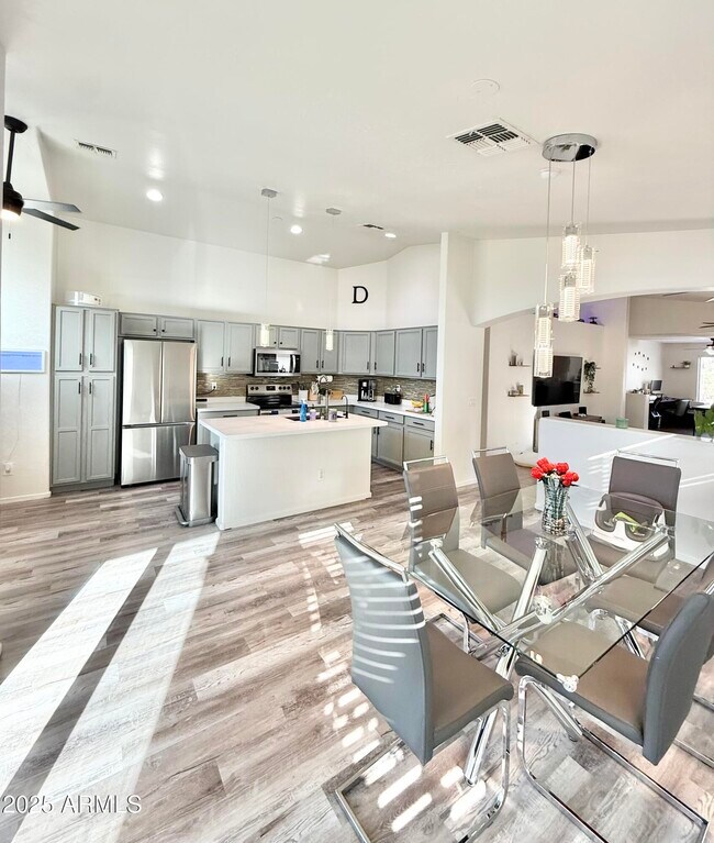 Building Photo - 13737 W Berridge Ln