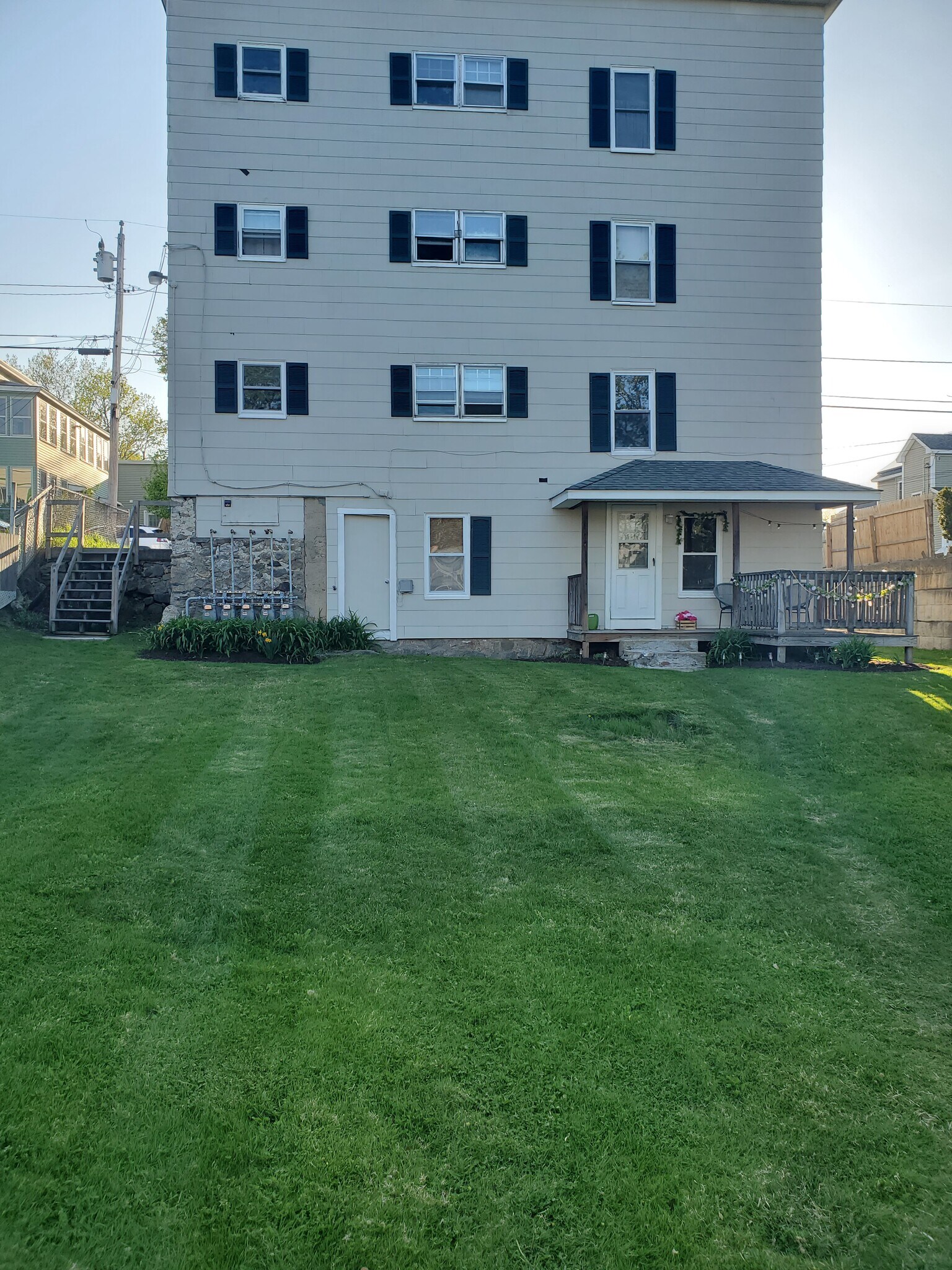 Building Photo - 215 Madison St