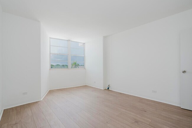 Building Photo - 2800 N Flagler Dr