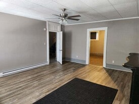 Building Photo - 509 S Centre St