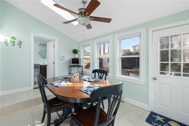 Building Photo - 206 Riverside Ave