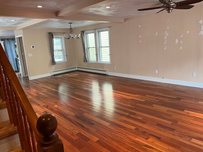 Building Photo - 39 Ash Ave