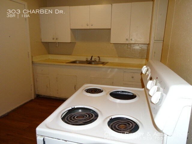 Building Photo - 303 Charben Dr., San Antonio, TX. 78237