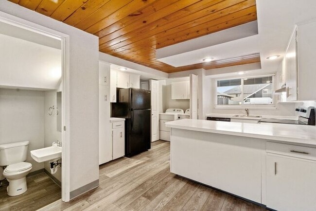 Building Photo - Beautiful Rustic-Style 1-bedroom Apartment...