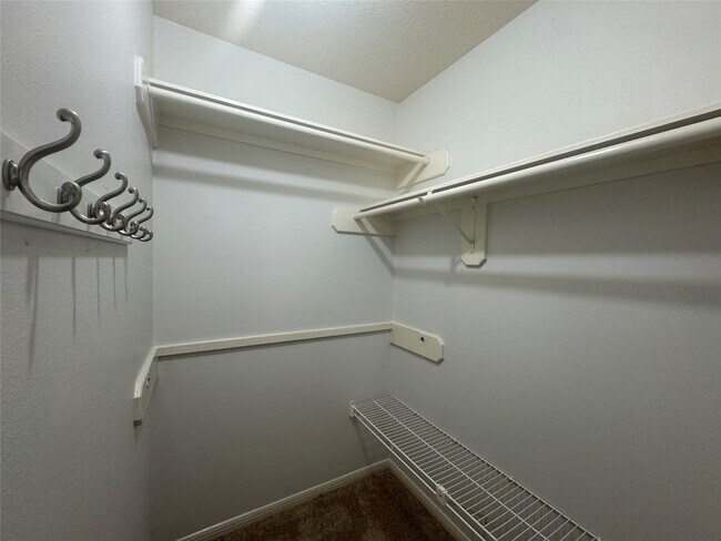 Building Photo - 210 Rolling Plains Dr