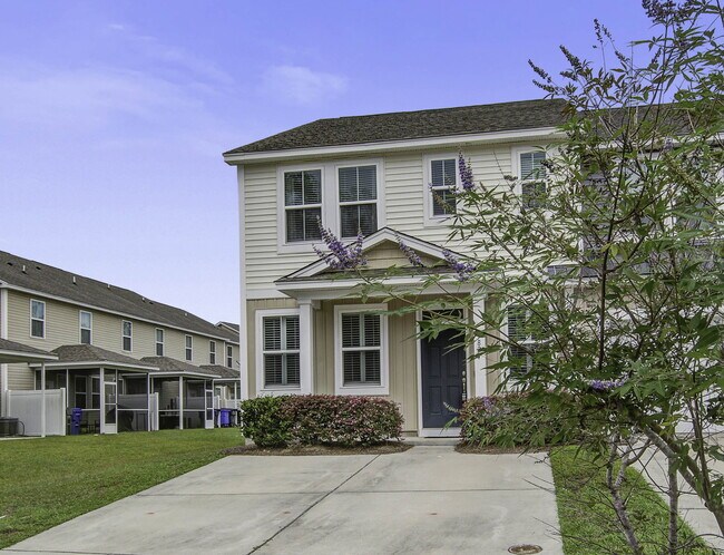 Building Photo - 7824 Montview Rd