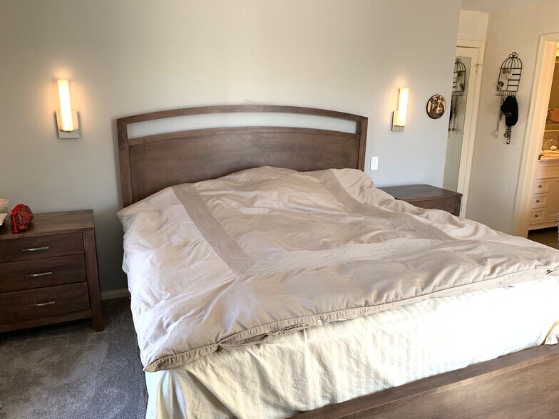 master bed - 5713 Brewer House Cir