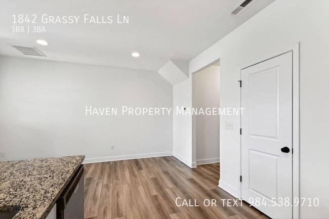 Building Photo - 1842 Grassy Falls Ln