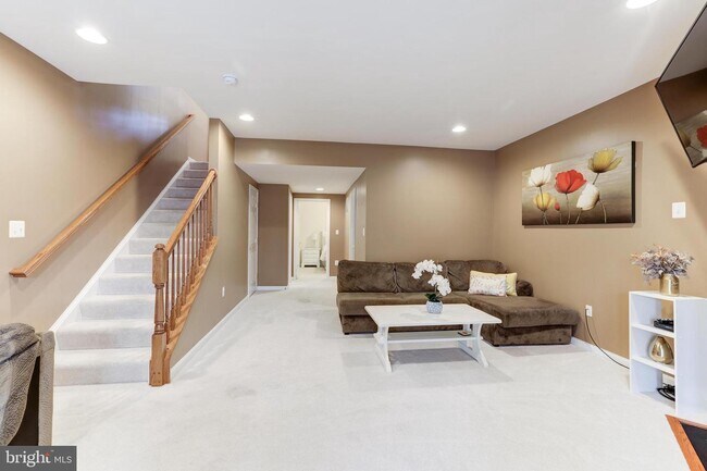 Building Photo - 575 Edmonton Terrace NE