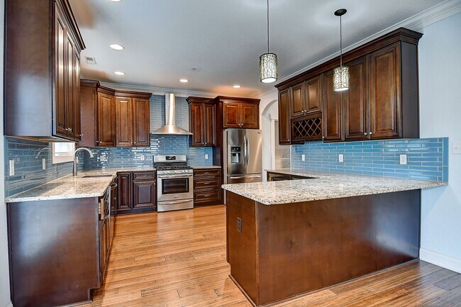 Building Photo - MOVE IN READY! GORGEOUS HOME IN CHESAPEAKE!