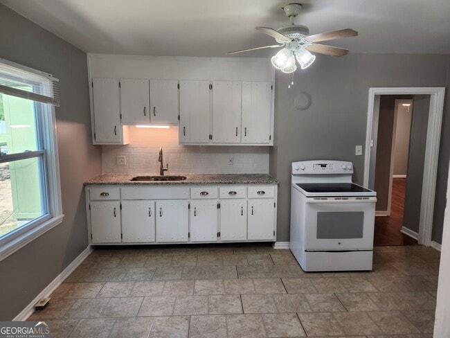 Building Photo - 680 Shannon Cir NE