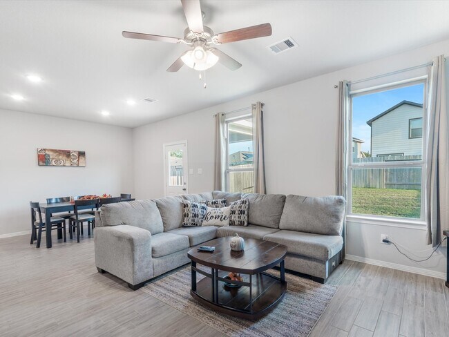 Building Photo - 10811 Violet Bloom Dr