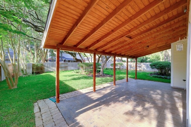 Building Photo - 1165 Mesa Blanca
