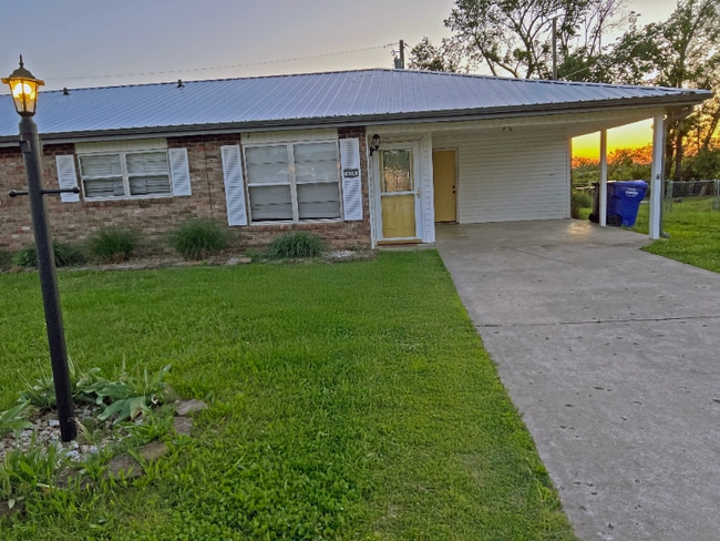 Building Photo - 628-630 S 21st St