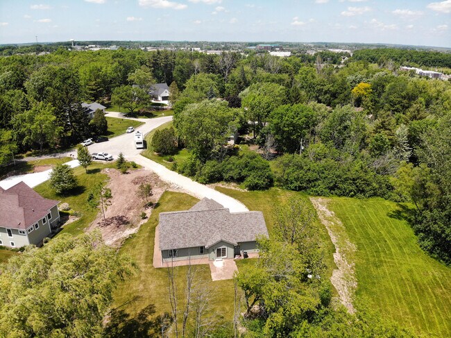 Building Photo - 1255 Westwood Dr