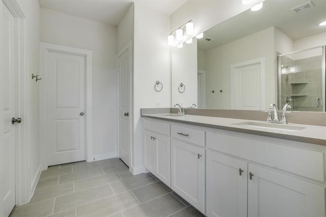 Building Photo - 679 Watersedge Ct