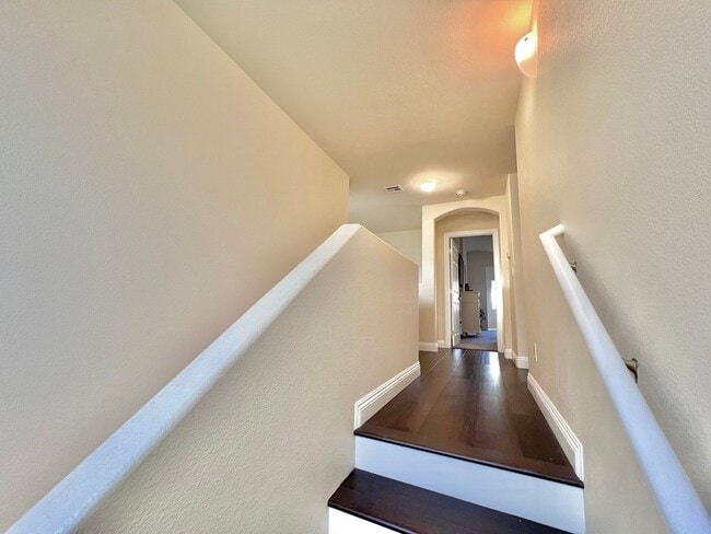 Building Photo - SOUTHERN HIGHLANDS! 3BD/2.5BA FURNISHED!