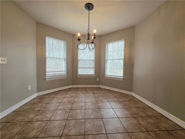 Building Photo - 4401 Summerfield Cir