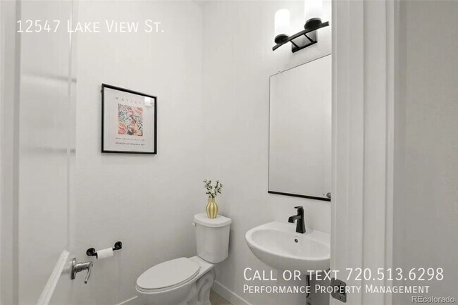 Building Photo - 12547 Lake View St