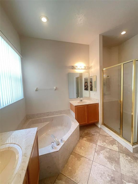 Building Photo - 2370 The Oaks Blvd