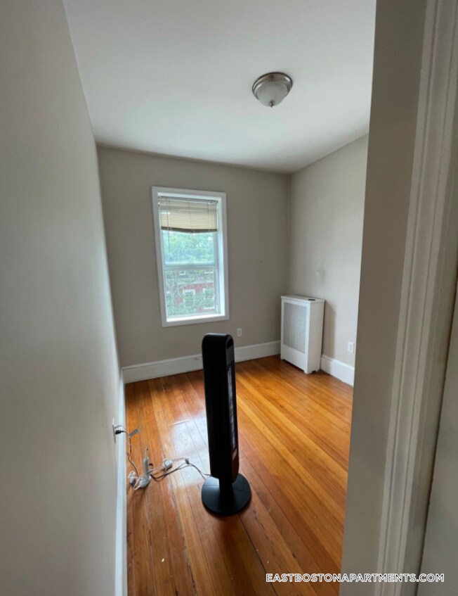 Building Photo - 241 Maverick St