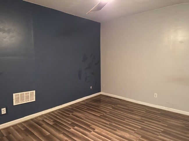 Building Photo - ALL PROSPECTIVE TENANTS MUST SUBMIT A $58 ...