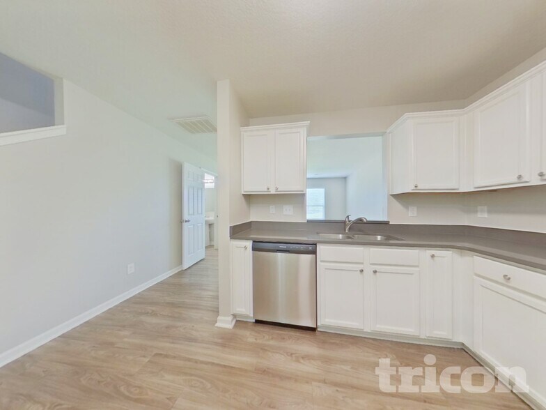 Building Photo - 1613 Brookgreen Ave