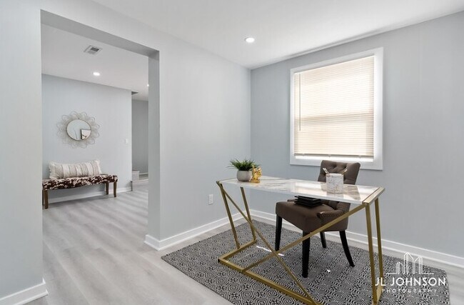 Building Photo - 2018 Lisle Ave