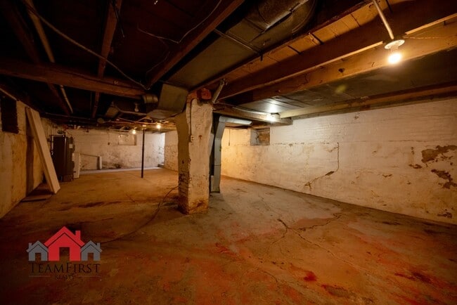 Building Photo - 505 Racine St
