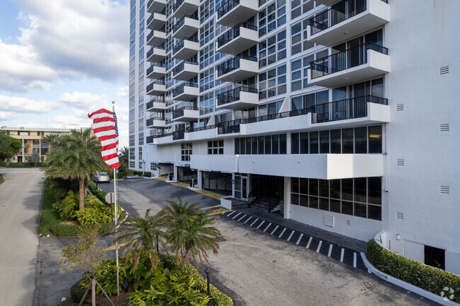 Building Photo - Silver Thatch Atlantic Plaza