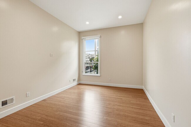 Building Photo - 1801 Divisadero St