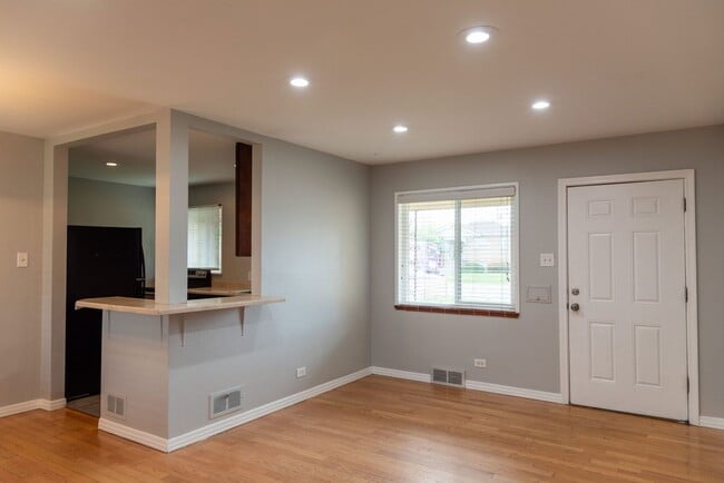 Building Photo - 3 Bed 2 Bath Home For Rent across from Sloan's Lake!