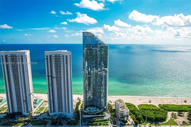 Building Photo - 15701 Collins Ave