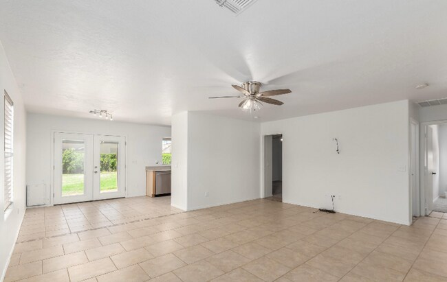 Building Photo - Charming Corner Lot Gem!