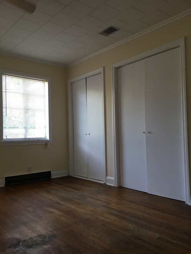 Building Photo - 300 Catherine Ave