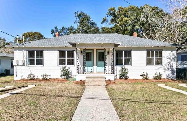 Primary Photo - 432-434 W 8th Ave