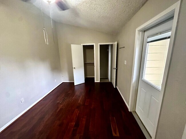 Building Photo - ***West Campus Apartment for Rent * Pet Friendly * Walk to UT Campus * On Bus Route * Spacious * ...