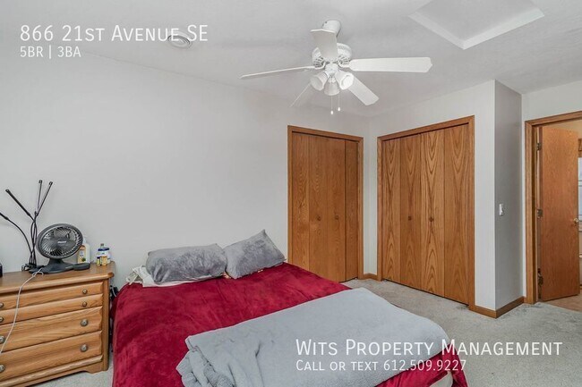 Building Photo - 866 21st Ave SE