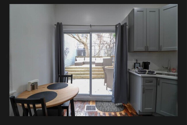 Building Photo - 47TH_1128