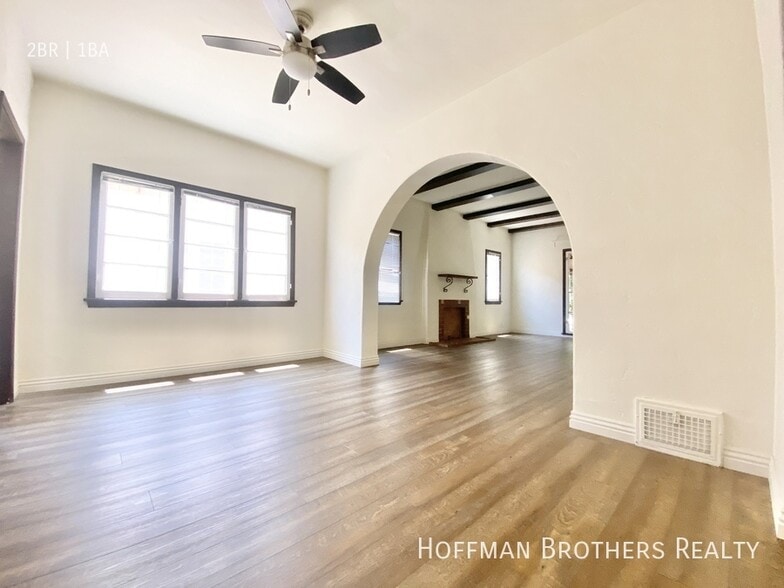 Building Photo - 362 1/2 N Sierra Bonita Ave