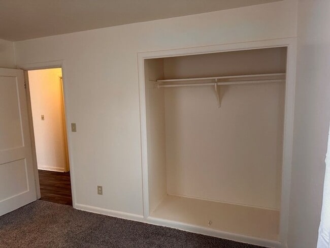 Building Photo - $500 Move-In Special | Kenton 3-Bed, 2-Bath Home with Yard & Washer/Dryer